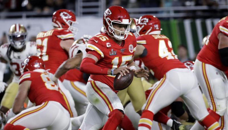 Quarterback Patrick Mahomes von den Kansas City Chiefs l&auml;uft zu einem Touchdown.