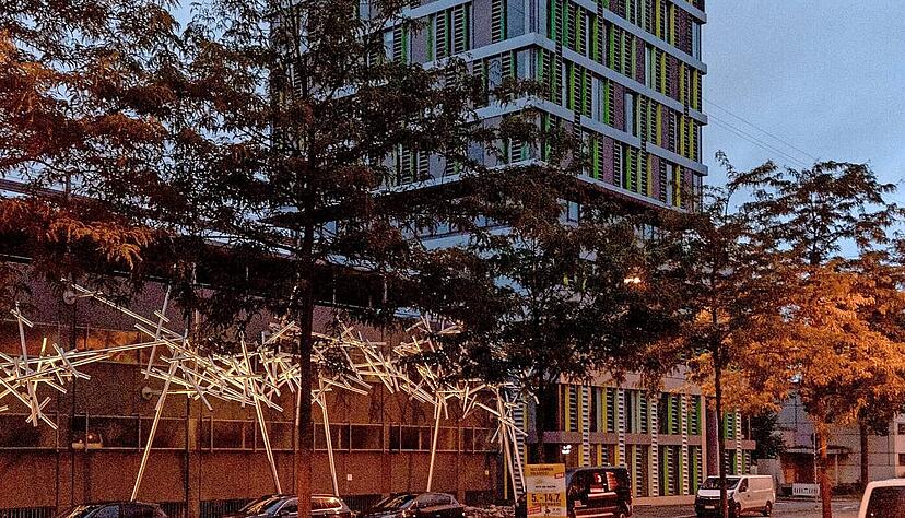 Nachts bleibt die Turmbeleuchtung des Heilbronner Landratsamtes aus Naturschutzgründen aus. Die Beleuchtung auszutauschen oder umzubauen, ist derzeit nicht geplant. Nachts bleibt die Turmbeleuchtung des Heilbronner Landratsamtes aus Naturschutzgründen aus. Die Beleuchtung auszutauschen oder umzubauen, ist derzeit nicht geplant.