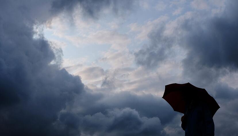 Die Wolkendecke &uuml;ber Baden-W&uuml;rttemberg soll sich zum Wochenstart nicht lichten. (Symbolbild)