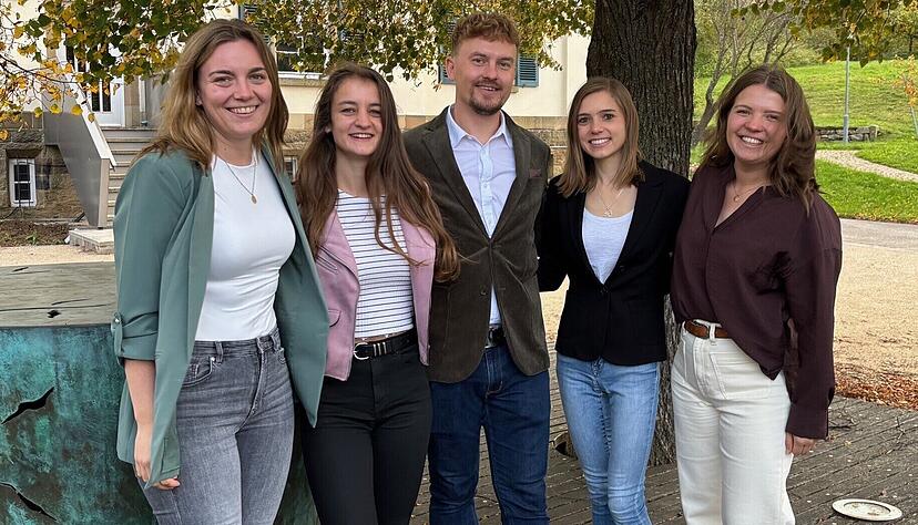 Kandidaten zur Wahl der 60. Württemberger Weinhoheiten: (von links) Anna-Maria Joos, Natalie Schäfter, Martin Mast, Manuela Breitmayer und Franziska Binder.