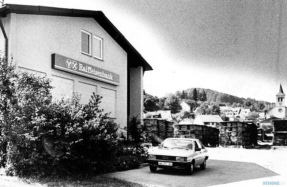 Im Juli 1985 versucht sich der Hammermörder an einem weiteren Banküberfall. Doch in der Raiffeisenbank in Spiegelberg (Rems-Murr-Kreis) scheitert er. Im Juli 1985 versucht sich der Hammermörder an einem weiteren Banküberfall. Doch in der Raiffeisenbank in Spiegelberg (Rems-Murr-Kreis) scheitert er.