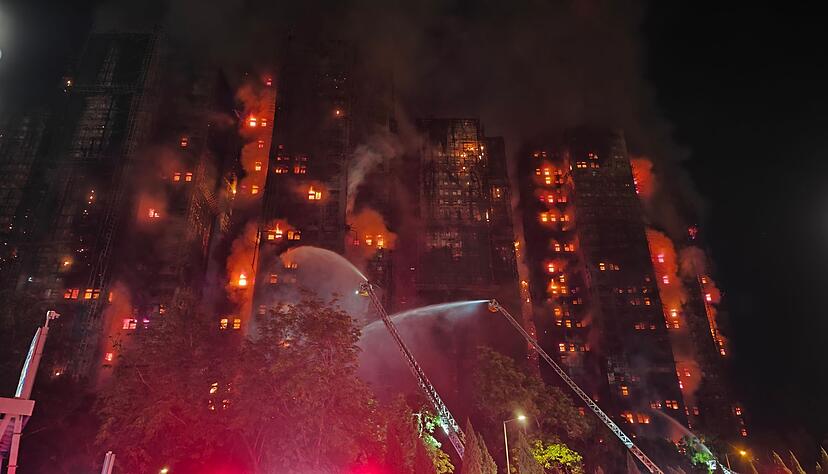 Wohnkomplex in Flammen: Mindestens 150 verkohlte Leichen in Honkong geborgen. (Archivbild)