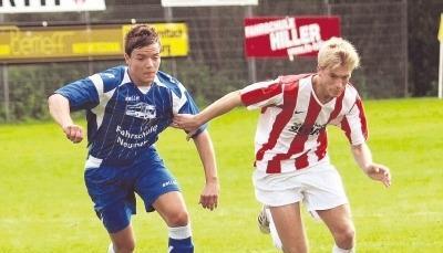 Nara Schuchardt (rechts) und der TSV Ohrnberg waren gegen den TSV Braunsbach beim 1:4 chancenlos. Die Braunsbacher führen die Tabelle der Kreisliga A1 als einziges ungeschlagenes Team an.Foto: Kurt Gesper Nara Schuchardt (rechts) und der TSV Ohrnberg waren gegen den TSV Braunsbach beim 1:4 chancenlos. Die Braunsbacher führen die Tabelle der Kreisliga A1 als einziges ungeschlagenes Team an.Foto: Kurt Gesper