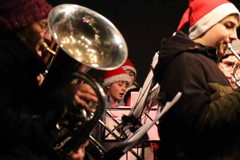 Am Mittwochabend wurde der Weihnachtsmarkt „Advent am Schloss“ in Künzelsau eröffnet.