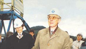 Baumeister: Grundsteinlegung f&uuml;r das Druckzentrum in der Austra&szlig;e (1994).