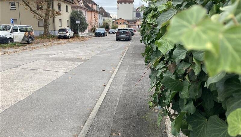 In Lauffen soll ein Mann seinen Vater mit einem Messer angegriffen haben. Es kam zu einem größeren Polizeieinsatz. In Lauffen soll ein Mann seinen Vater mit einem Messer angegriffen haben. Es kam zu einem größeren Polizeieinsatz.