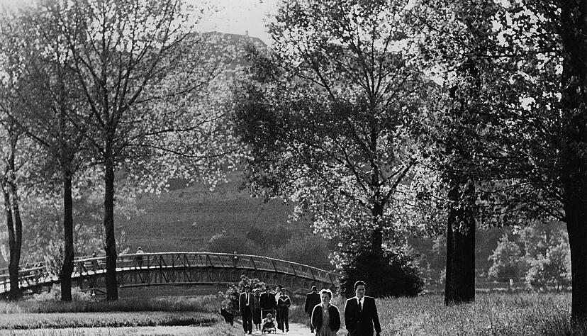 Sonntags-Ausflugsziel Neckarpromenade beim Klingenberger Steg. Undatierte Aufnahme.