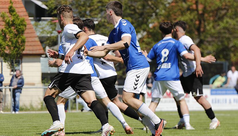 Die Niederlage gegen den VfL Pfullingen ist auf rabenschwarze 90 Minuten des VfR Heilbronn zurückzuführen. Darum zieht der abstiegsbedrohte Klub nun alle Register. Die Niederlage gegen den VfL Pfullingen ist auf rabenschwarze 90 Minuten des VfR Heilbronn zurückzuführen. Darum zieht der abstiegsbedrohte Klub nun alle Register.