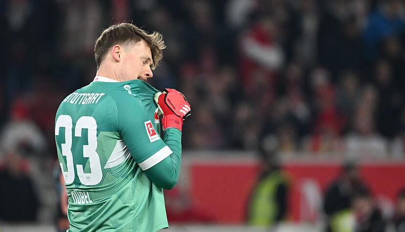 Beim 1:2 der Bayern sah Stuttgarts Torwart Alexander N&uuml;bel nicht gut aus.