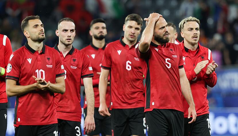 Ein Betreuer der albanischen Nationalmannschaft soll eine Frau während der EM 2024 sexuell missbraucht haben. Ein Betreuer der albanischen Nationalmannschaft soll eine Frau während der EM 2024 sexuell missbraucht haben.