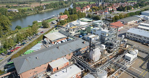 Ein Jahrhundertlang wurde am Neckar in Bad Wimpfen Salz produziert, seit 1921 auch chemische Stoffe. 1982 wurde das Werk dann in die Solvay-Gruppe eingegliedert.