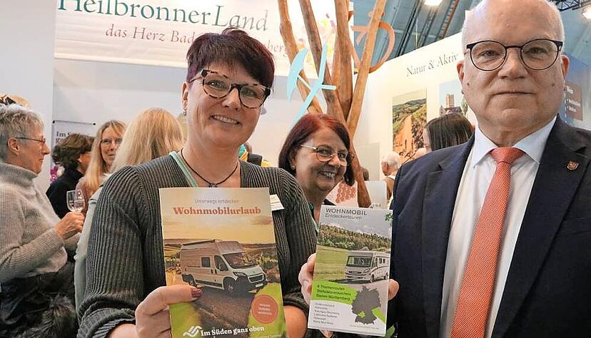 Am Stand der TG Heilbronner Land: Gesch&auml;ftsf&uuml;hrerin Tanja Seegelke und Landrat Norbert Heuser.