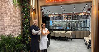 Mustafa und Ehefrau Zeynep Acar eröffnen den Dönerpalast in Neckarsulm.