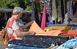Edel bis derb, naturbelassen bis bunt gemustert: An der Neckarmeile sind Hobbynäher und Hobbyschneiderinnen im Glück − dank der großen Auswahl an Stoffen und Zubehör. Edel bis derb, naturbelassen bis bunt gemustert: An der Neckarmeile sind Hobbynäher und Hobbyschneiderinnen im Glück − dank der großen Auswahl an Stoffen und Zubehör.