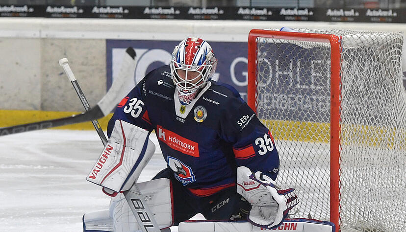 Falken-Goalie Luca Ganz bekam in Lindau sieben Tore eingeschenkt, vier davon im Schlussdrittel.