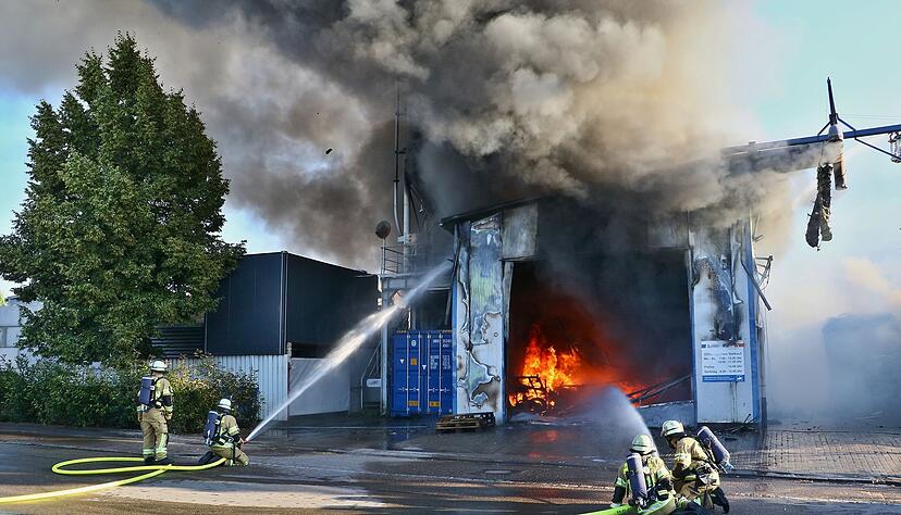 Der Brandstifter soll vor dem Feuer israelische Flaggen von einem Silo abmontiert haben. (Archivbild)