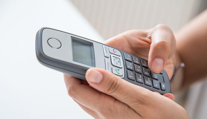 Umfrage: 71 Prozent der Deutschen nutzen zumindest gelegentlich das Festnetztelefon.