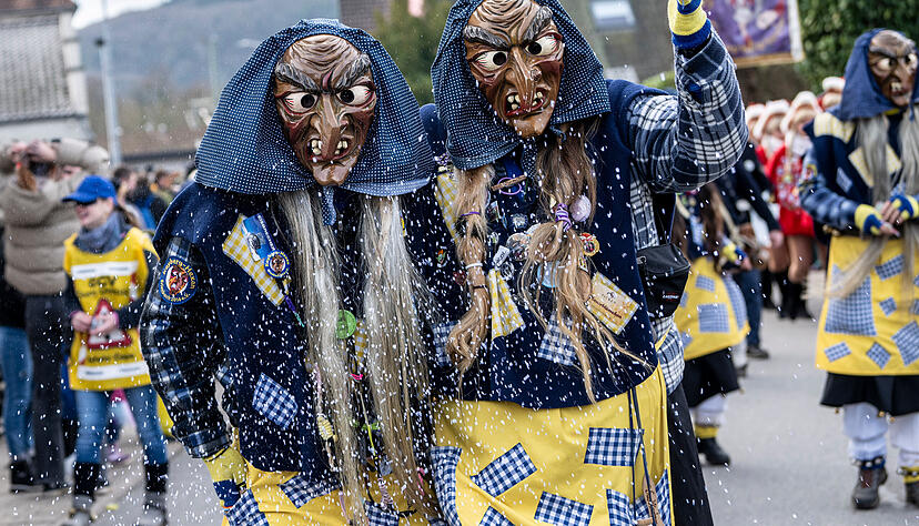 Wer den Faschingsumzug am Dienstag in Gundelsheim verpasst, kann sich die Stimmung im Live-Video der Heilbronner Stimme nach Hause oder auf die Arbeit holen. Wer den Faschingsumzug am Dienstag in Gundelsheim verpasst, kann sich die Stimmung im Live-Video der Heilbronner Stimme nach Hause oder auf die Arbeit holen.
