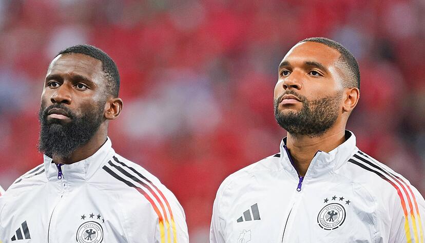 Einer fehlt ganz sicher, einer vielleicht: Jonathan Tah (rechts) ist im Achtelfinale gesperrt, der Einsatz von Antonio R&uuml;diger ist wegen seiner Muskelzerrung fraglich.