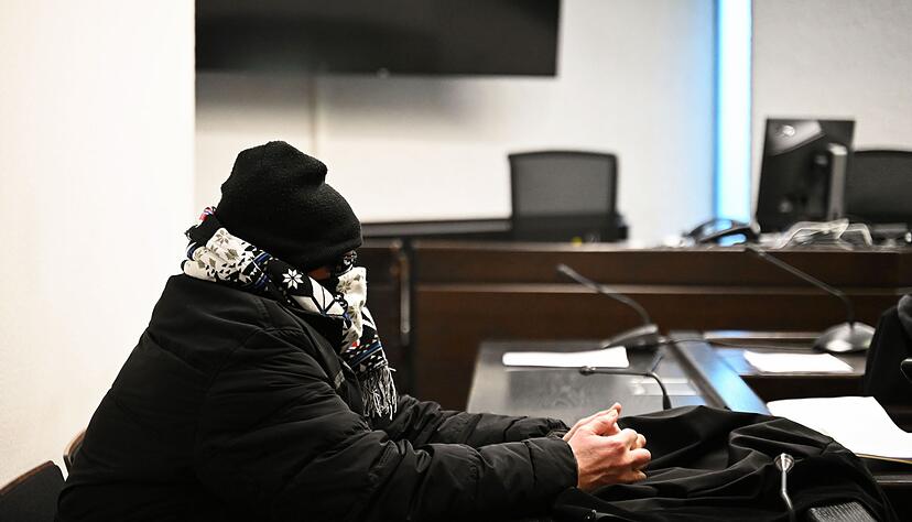 Der Polizist aus Fellbach (Rems-Murr-Kreis) war wegen versuchter Anstiftung zum Totschlag an seinem Vorgesetzten vor dem Landgericht Stuttgart angeklagt gewesen.