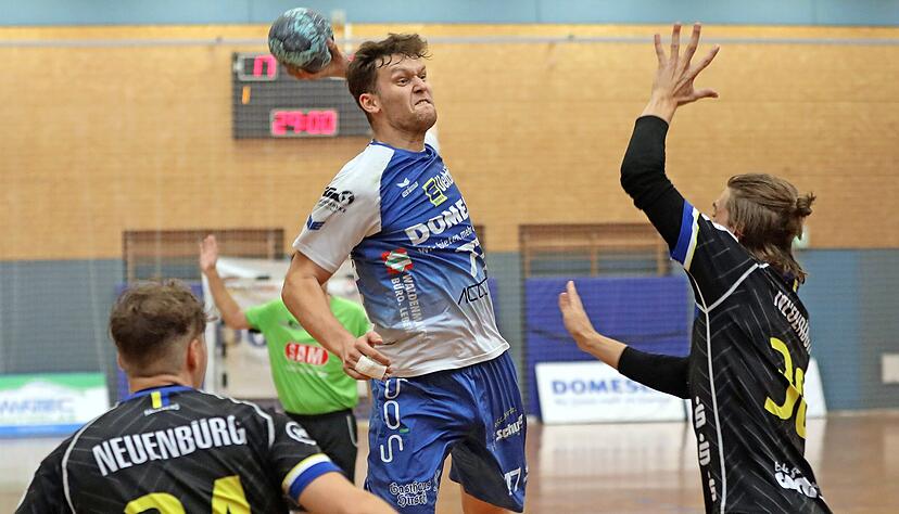 Dank der zwölf Tore von Moritz Wahl (M.) hätte Weinsberg die Partie in Fellbach beinahe noch gedreht. Doch es setzte die dritte Niederlage in Serie.
Foto: Archiv/Berger
