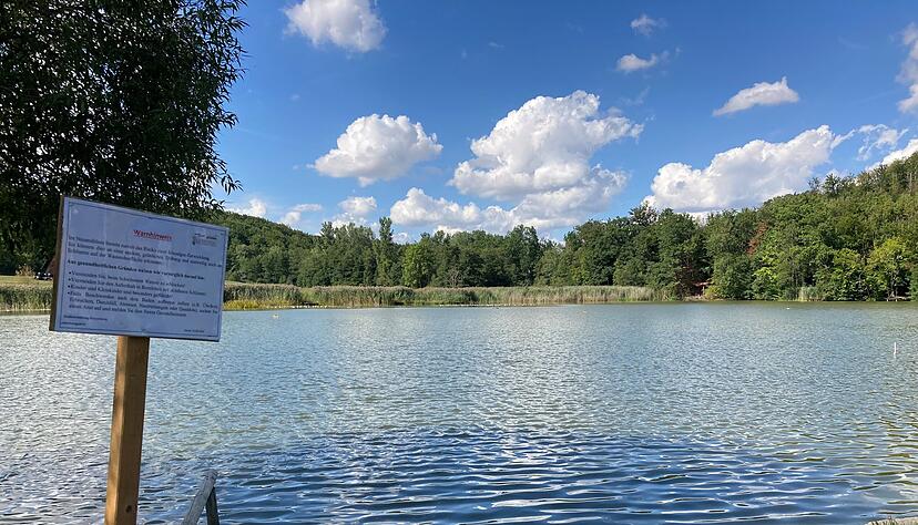 Fast alle Jahre wieder: Wie auf diesem Archivbild von 2022 muss die Stadt auch heuer wegen Cyanobakterien vor dem Baden im See warnen.
Foto: Archiv/Tscherwitschke Fast alle Jahre wieder: Wie auf diesem Archivbild von 2022 muss die Stadt auch heuer wegen Cyanobakterien vor dem Baden im See warnen.
Foto: Archiv/Tscherwitschke