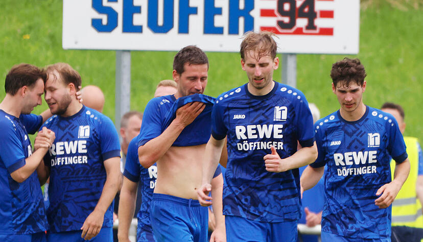 Die Neuensteiner jubeln über ihren Sieg gegen Brackenheim