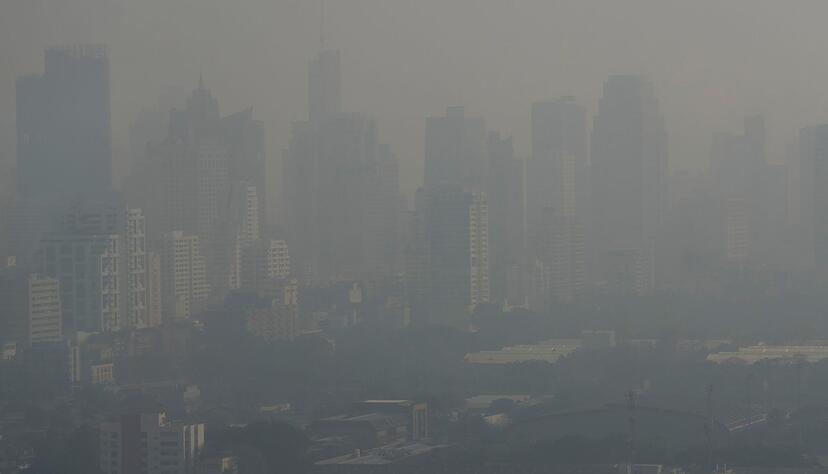 Die Hochh&auml;user der Metropole sind wegen der Luftverschmutzung kaum sichtbar.