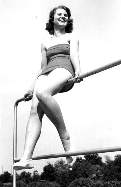 1948 - Badenixe im Heilbronner Freibad in der Neckarhalde.