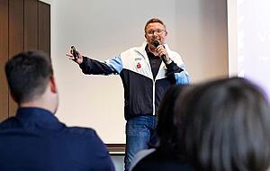 Am Funkeln in seinen Augen ließ sich am Donnerstagabend die Vorfreude von Trainer Thomas Zeitz auf die bevorstehende Saison ablesen.