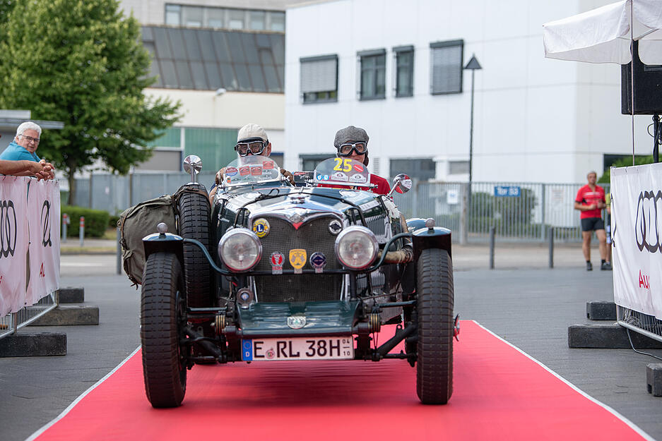 ADAC Oldtimerralley 180 automobile Klassiker machen am 9. Juli eine längere Pause am Audi Forum ADAC Oldtimerralley 180 automobile Klassiker machen am 9. Juli eine längere Pause am Audi Forum