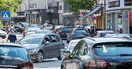 In diesem Bereich der Gerberstraße soll eine Durchfahrt Richtung Kaiserstraße künftig nicht mehr möglich sein. So zumindest sieht es ein Beschluss des Bauausschusses vor. Ob und wann die Verwaltung ihn umsetzt, ist nicht klar. Foto: Archiv/Berger