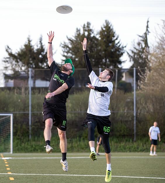 Die Ursprünge des körperlosen Sports, dessen Feld und Regeln Ähnlichkeiten zum Basketball und American Football aufweisen, liegen in Nordamerika. Die Ursprünge des körperlosen Sports, dessen Feld und Regeln Ähnlichkeiten zum Basketball und American Football aufweisen, liegen in Nordamerika.