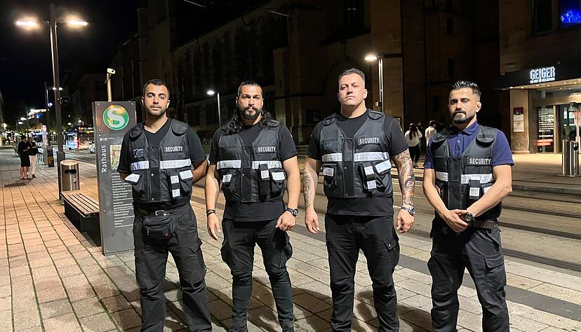 Ein privater Sicherheitsdienst schaut in Heilbronn in der Fußgängerzone nach dem Rechten. Ein privater Sicherheitsdienst schaut in Heilbronn in der Fußgängerzone nach dem Rechten.