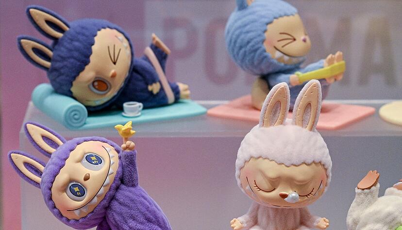 Chinesische Pl&uuml;schfiguren mit breitem Grinsen wurden zu begehrten Sammlerst&uuml;cken bei Kindern.