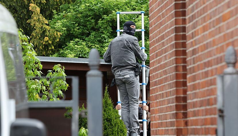 Festnahmen gab es laut Bundesanwaltschaft unter anderem in Neubukow (Landkreis Rostock) und in Wismar. Festnahmen gab es laut Bundesanwaltschaft unter anderem in Neubukow (Landkreis Rostock) und in Wismar.