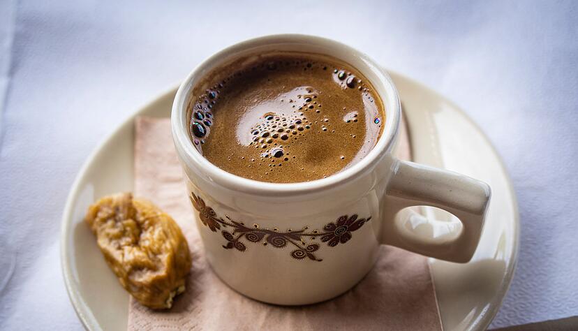 Ein warmes, &uuml;ppiges Braun ist f&uuml;r das Pantone-Institut die Trendfarbe 2025 - auch &laquo;Mocha Mousse&raquo; genannt. (Symbolbild)