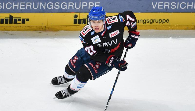 Ryan MacMurchy hat seinen Vertrag bei den Adler Mannheim um zwei Jahre bis 2019 verl&auml;ngert. Foto: Uwe Anspach