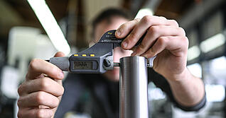 In der Metall- und Elektroindustrie im Südwesten sind in den vergangenen Jahren Zehntausende Jobs verloren gegangen. Das Ende der Abwärtsspirale sei noch nicht erreicht, fürchtet die Branche.