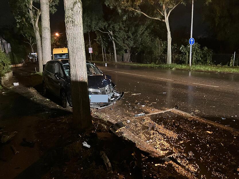 Spektakulärer Unfall mit gestohlenem Mercedes AMG in Heilbronn.