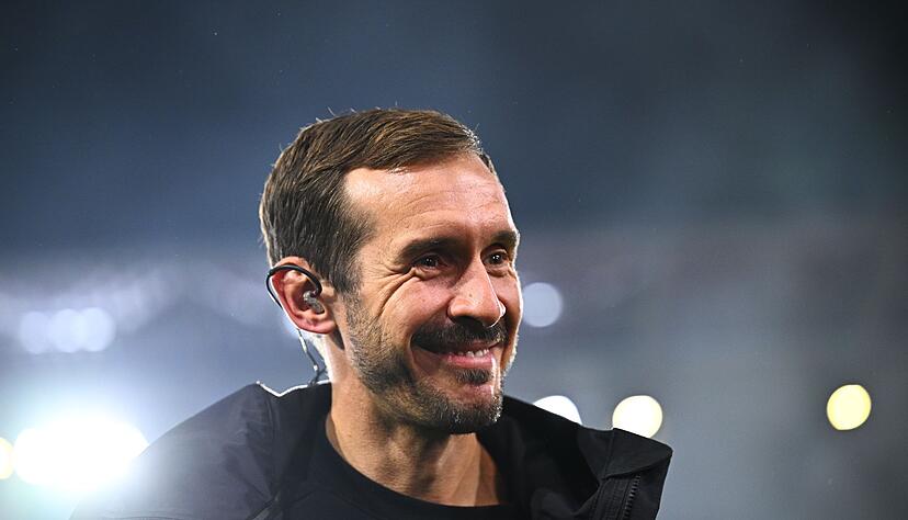 Freiburg und Trainer Julian Schuster treffen am Sonntag auf Frankfurt. (Archivbild) Freiburg und Trainer Julian Schuster treffen am Sonntag auf Frankfurt. (Archivbild)