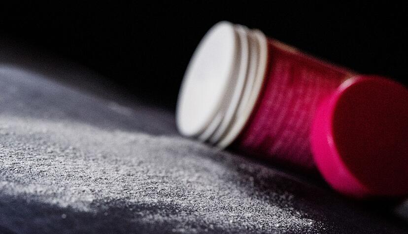 Wenn keine Zeit zum Haarewaschen bleibt: «Öko-Test» hat 26 Trockenshampoos untersucht. Wenn keine Zeit zum Haarewaschen bleibt: «Öko-Test» hat 26 Trockenshampoos untersucht.