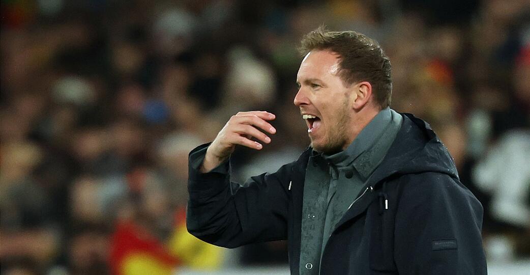 Alles h&ouml;rt auf sein Kommando: Julian Nagelsmann in Aktion am Spielfeldrand.