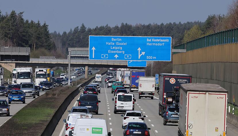 Auf vielen Autobahnen, wie hier auf der A9, herrschte am Donnerstagnachmittag reger Verkehr. Auf vielen Autobahnen, wie hier auf der A9, herrschte am Donnerstagnachmittag reger Verkehr.