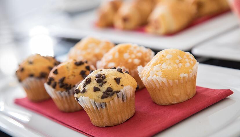 Backpulver aus dem T&uuml;tchen l&auml;sst sich gut durch Natron ersetzen. Soll der Teig aufgehen, braucht es aber ausreichend S&auml;ure.