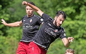 Baris Ata Uygun (am Ball) hat mit dem VfB Eppingen II eine missratenen Saison hinter sich. Gegen Sulzfeld soll das alles vergessen gemacht werden.
Fotos: Andreas Veigel