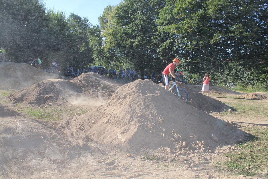 Biker auf dem neuen Pumptrack in Berwangen