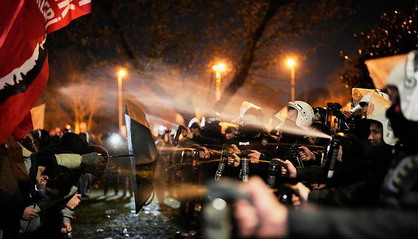 In Istanbul wird trotz Verbots demonstriert. In Istanbul wird trotz Verbots demonstriert.