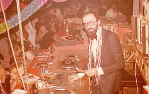 Der Bart wurde im Laufe der Jahre noch länger: Uli Mögle hier bei einem Engagement im Neckarsulmer "Why not". Der Bart wurde im Laufe der Jahre noch länger: Uli Mögle hier bei einem Engagement im Neckarsulmer "Why not".