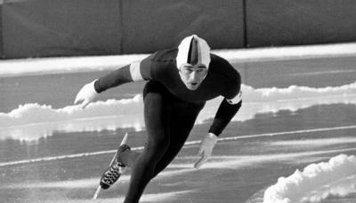 Der deutsche Eisschnellläufer Erhard Keller gewinnt 1972 in Sapporo die Goldmedaille über 500 Meter. Der deutsche Eisschnellläufer Erhard Keller gewinnt 1972 in Sapporo die Goldmedaille über 500 Meter.